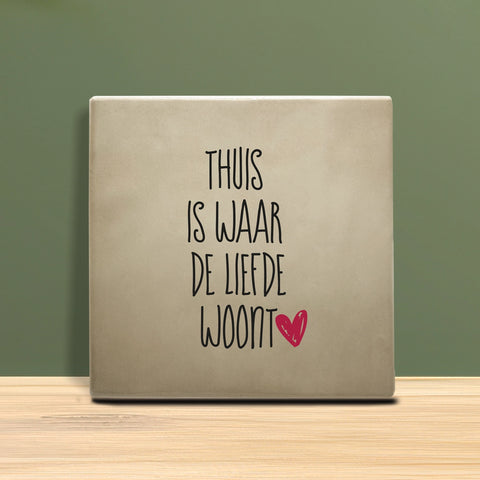 Kachel mit Text – Liebe sagt nie auf Wiedersehen.