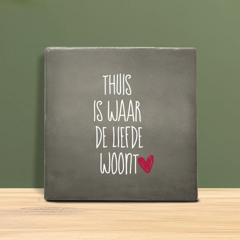 Kachel mit Text – Liebe sagt nie auf Wiedersehen.