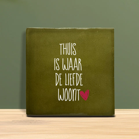 Kachel mit Text – Liebe sagt nie auf Wiedersehen.