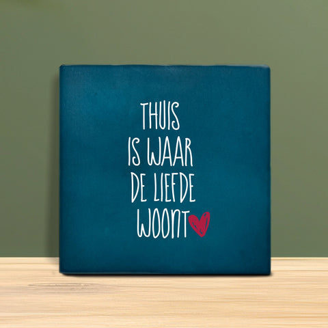 Kachel mit Text – Liebe sagt nie auf Wiedersehen.