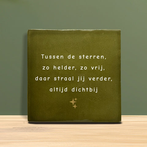 Tegeltje met tekst - Tussen de sterren zo helder.